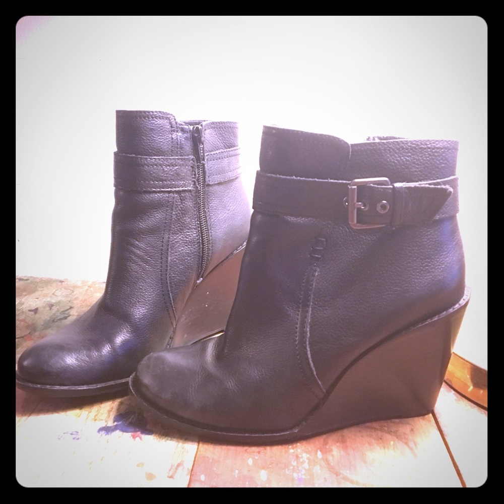 Black wedge boots